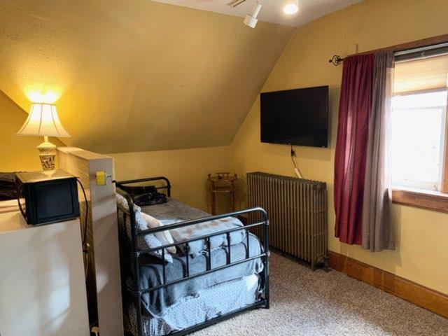 Quadruple Room with Shared Bathroom interior